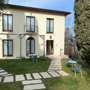 https://residenza-cipressi-e-olivi.hotelinveneto.com